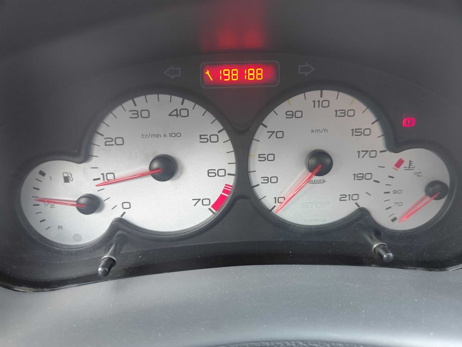 Carro Peugeot 206 1.1 gasolina 2002
