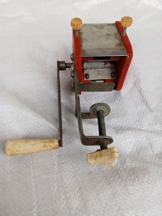 Ручная мельница, млинок