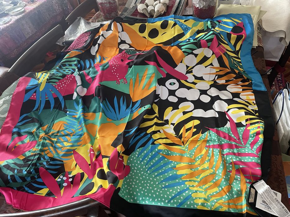 Lenço novo estampado da Pull and Bear