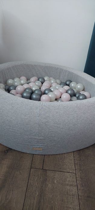 Basen z kulkami..
