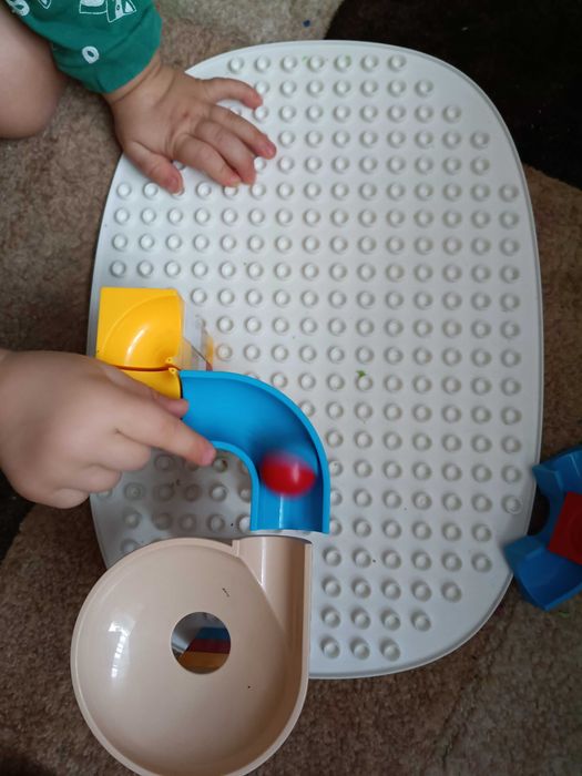 Stolik z krzesełkiem oraz kolcki