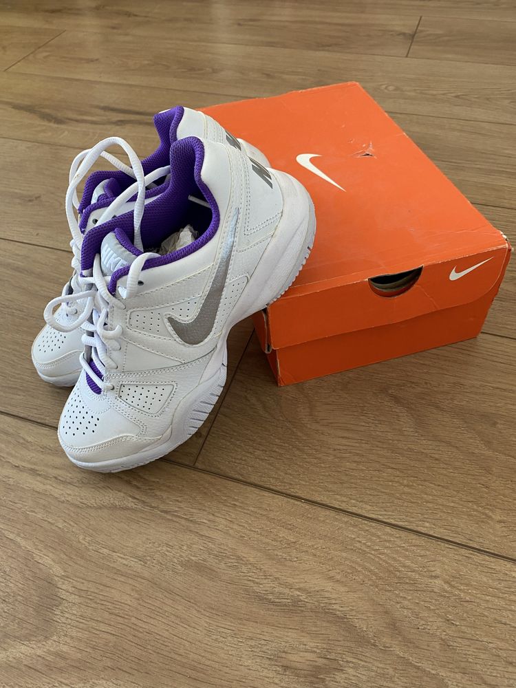 Кросівки Nike жіночі 36 розмір