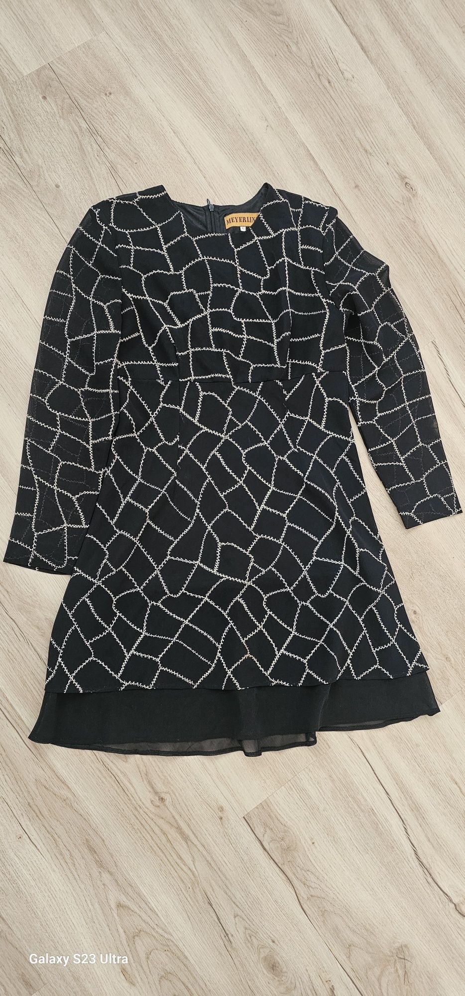 Vestido preto vaporoso
