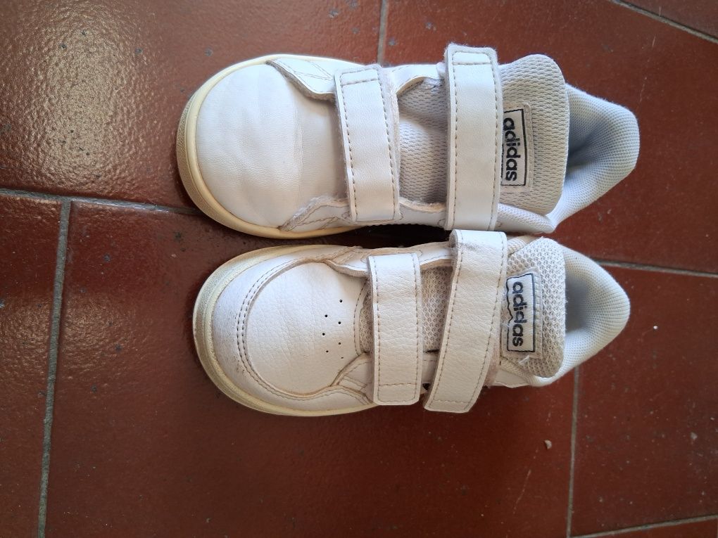 Sapatos de crianca