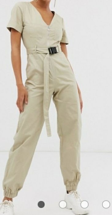 Kombinezon ASOS Pretty Little Things beżowy safari XS