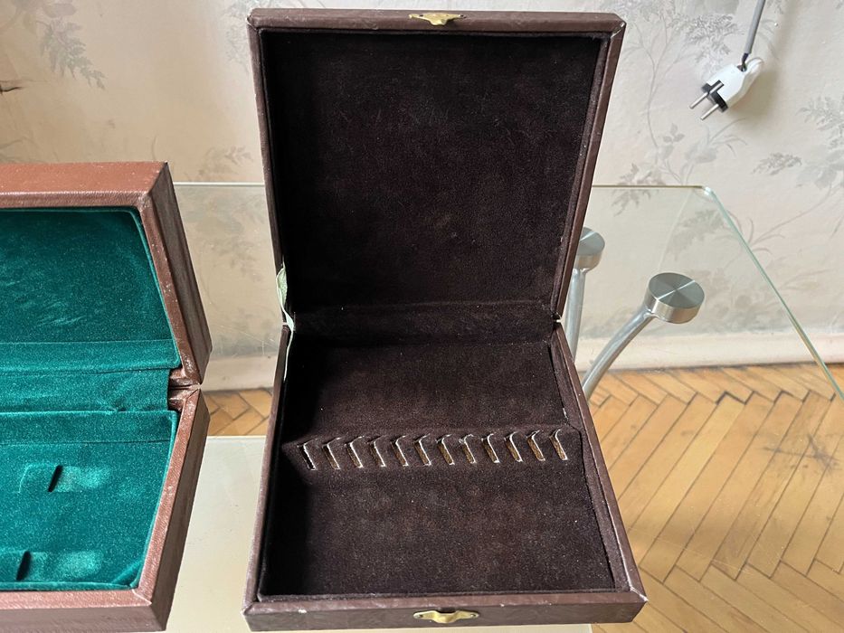 Футляры для  столовых приборов.