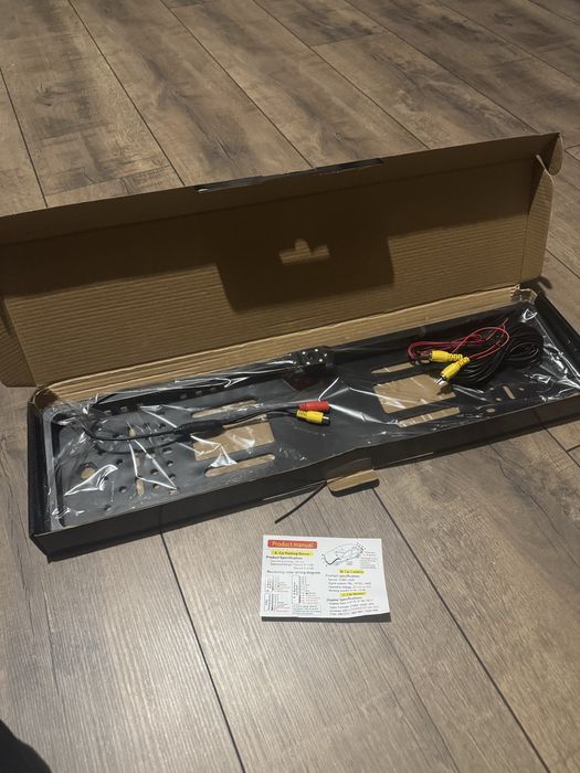 Kamera cofania w ramce tablicy rejestracyjnej