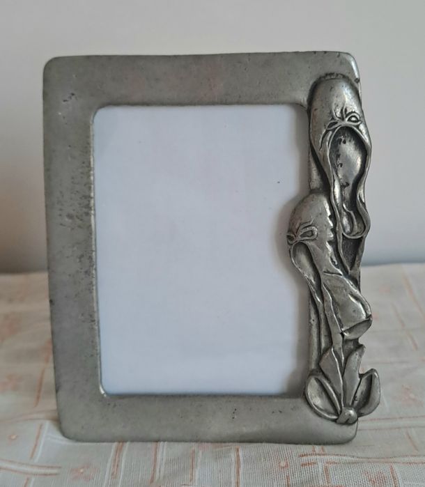 Moldura 
Estanho a 97%
Fabricante J. S. I. 
Feita em Portugal 
Anos 70