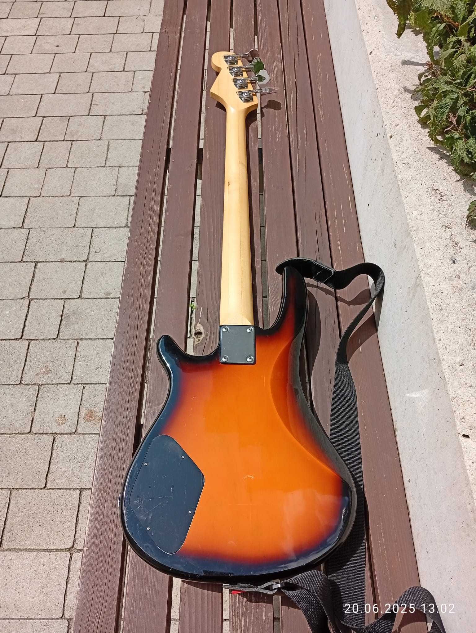 Gitara basowa Vision