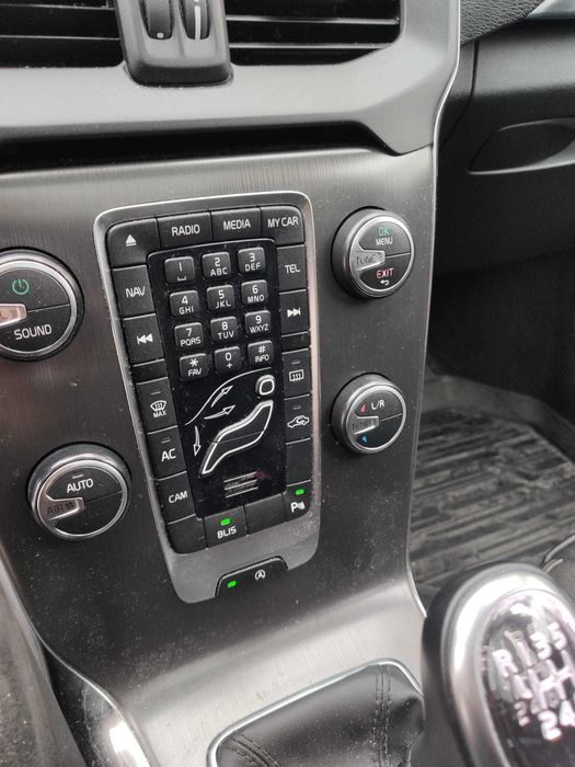 volvo v40 para peças muito material ainda disponivel