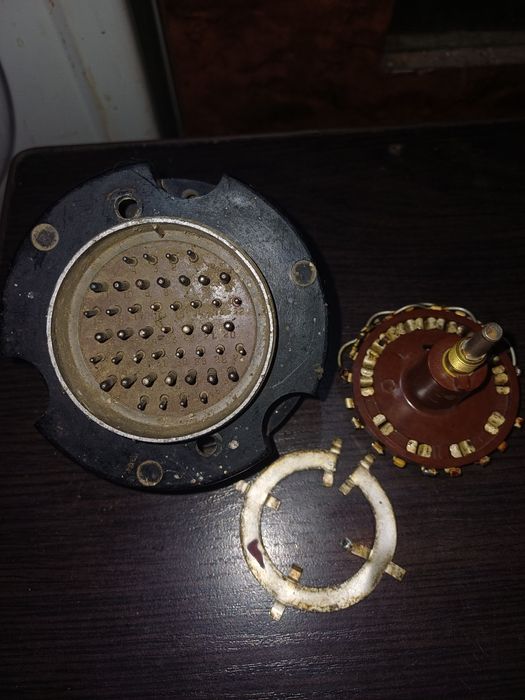 Переключатели точек 2шт,бу.