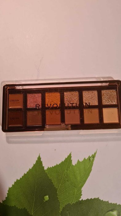 zestaw revolution paleta i pomadka