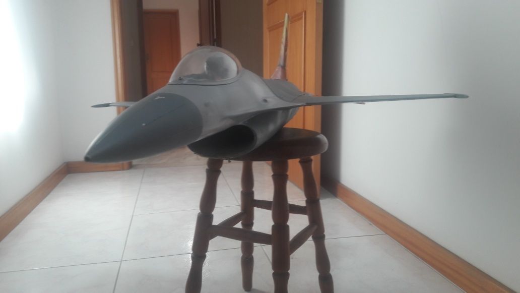 Aeromodelismo RC F16 Falcon EDF