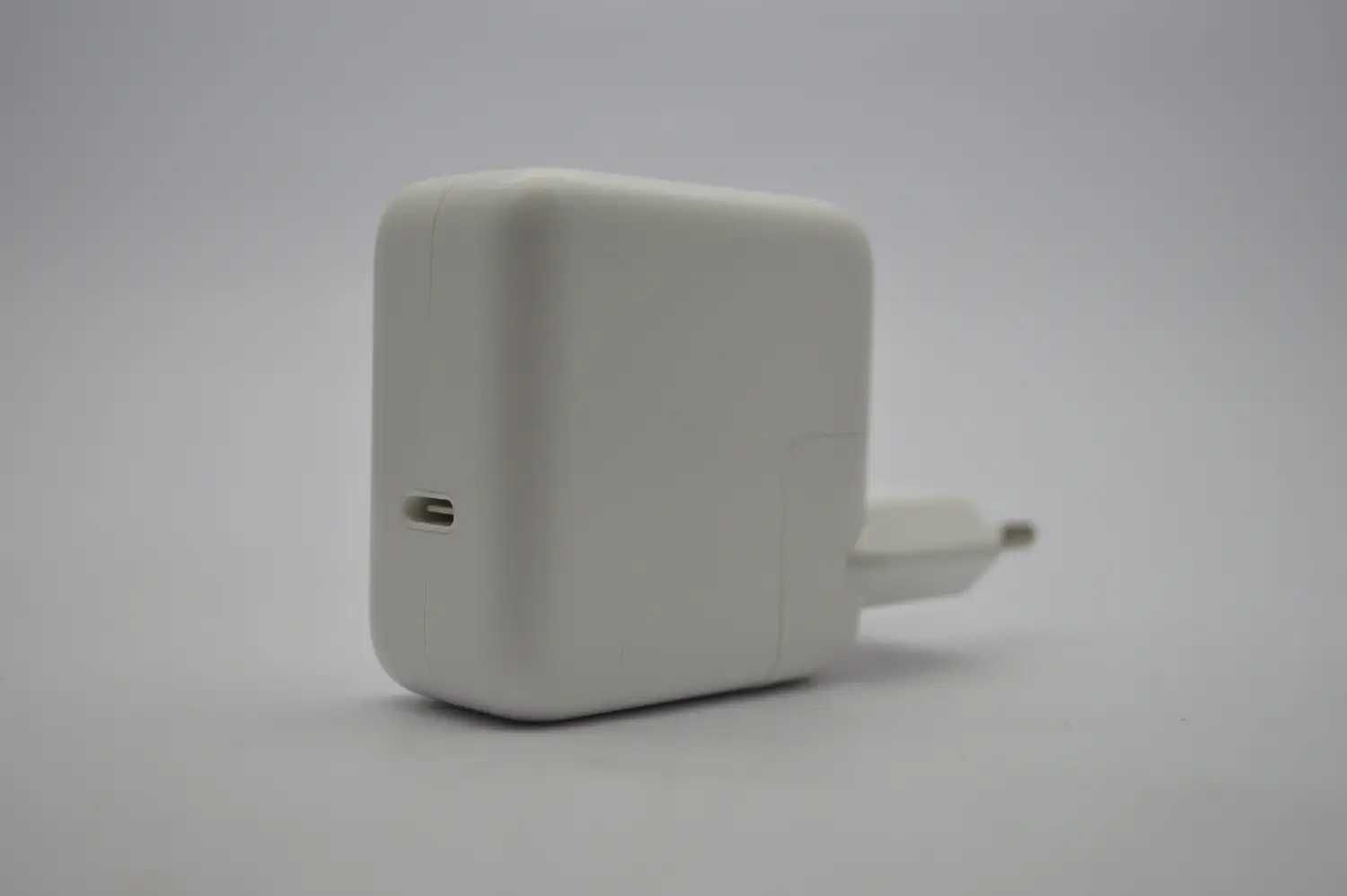 Зарядний  оригінал Apple MacBook 30W USB-C Power Adapter A1882/2164