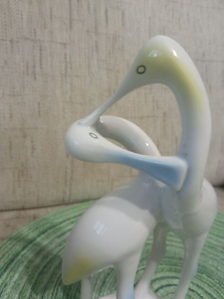 Porcelanowa para ptaków warzęch, płasko dziobów