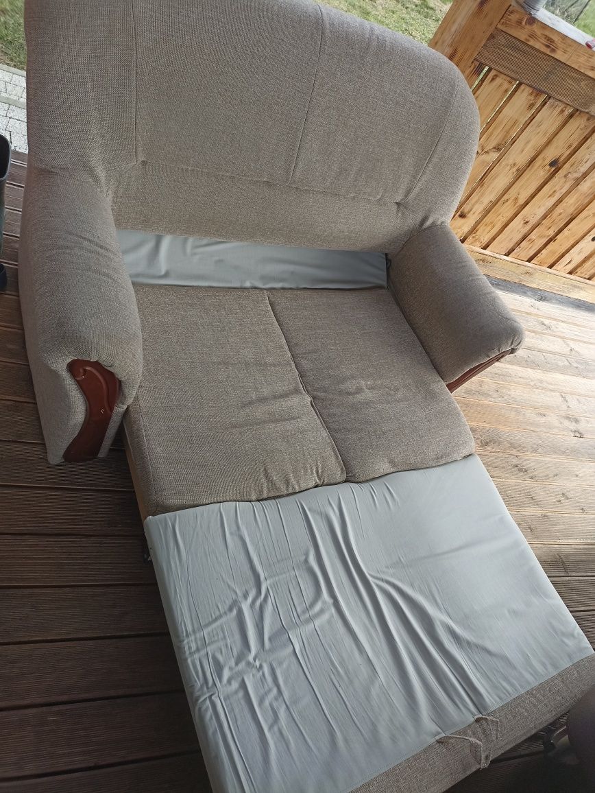 Jasna sofa 150x80 z poduszkami Kanapa
