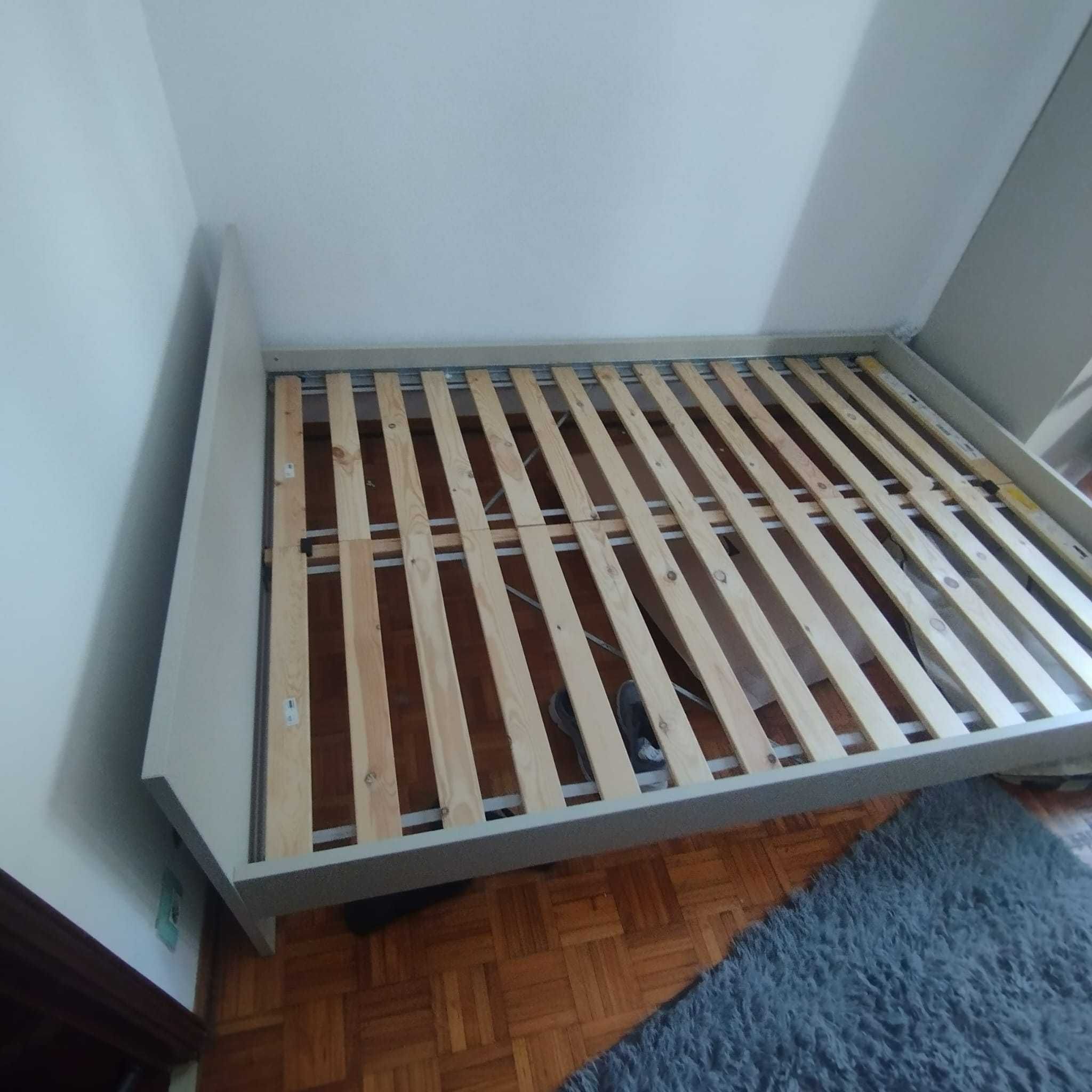 Cama de casal com colchão