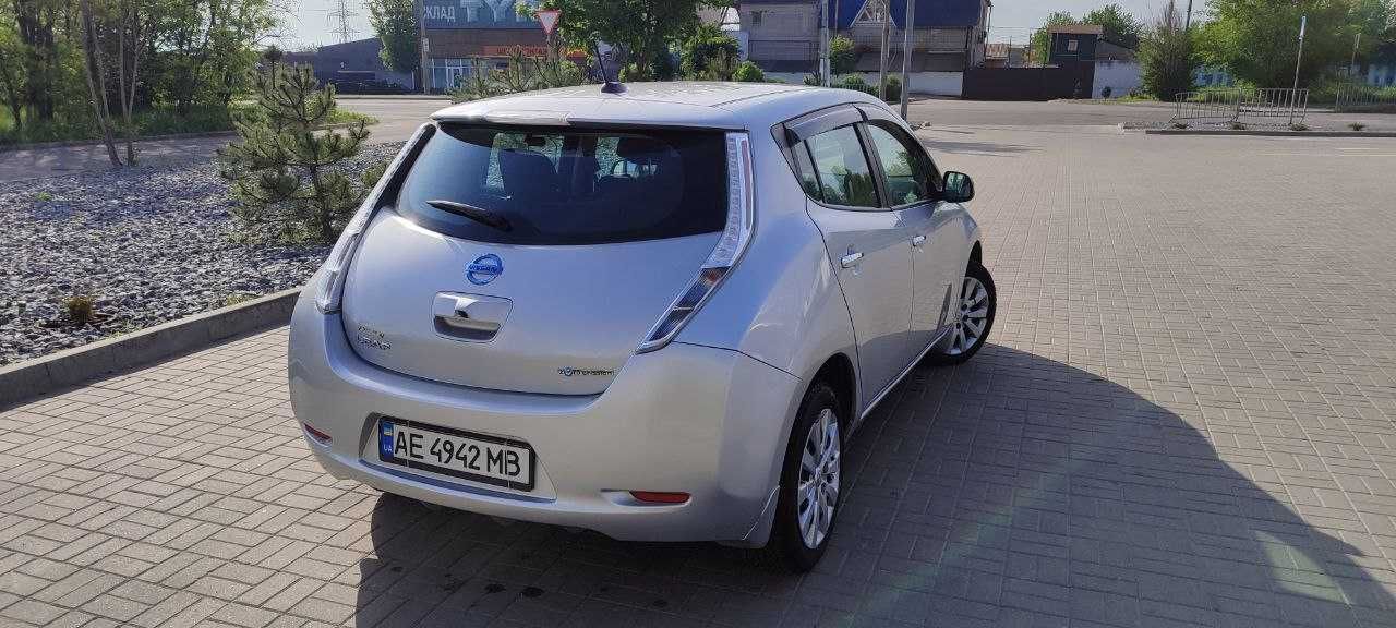 продам электромобиль Nissan Ieaf