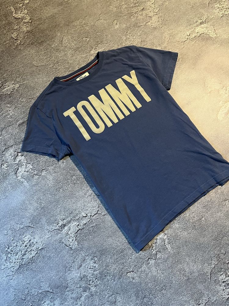 футболка toomy hilfiger