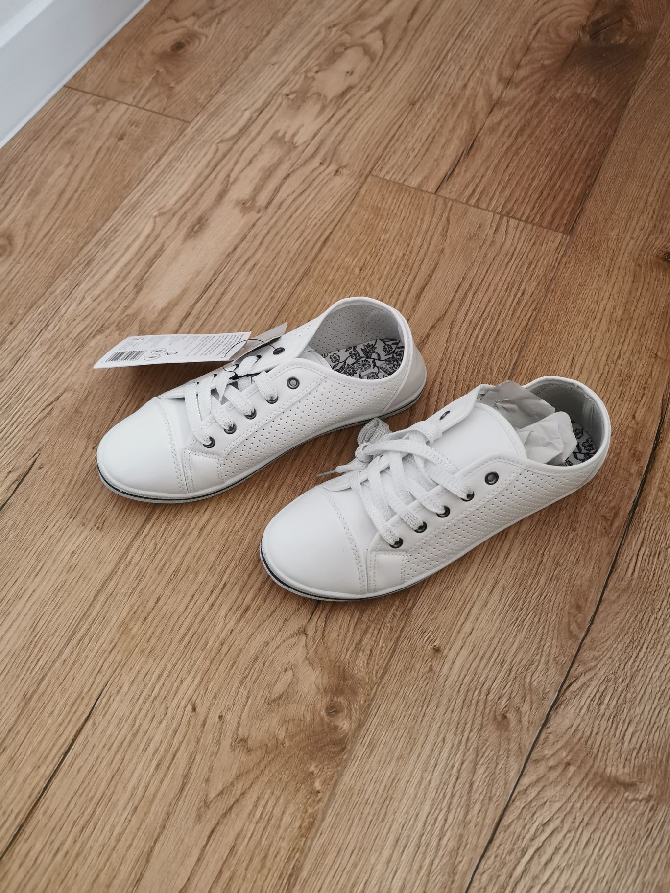 Buty sportowe damskie
