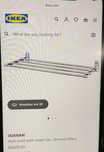 Prateleira de parede com toalheiro da marca IKEA