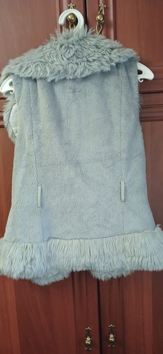 Теплі жилетки на дівчинку-підлітка