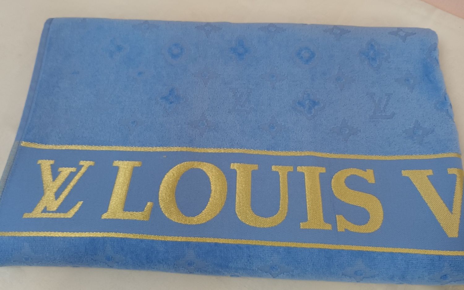 Louis Vuitton modny niebieski kolor