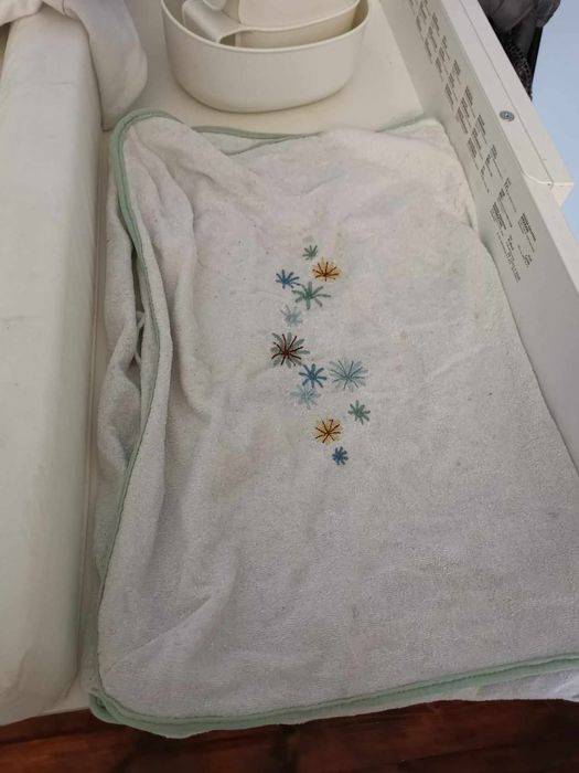 Komoda Smastad Ikea z przewijakiem i akcesoriami