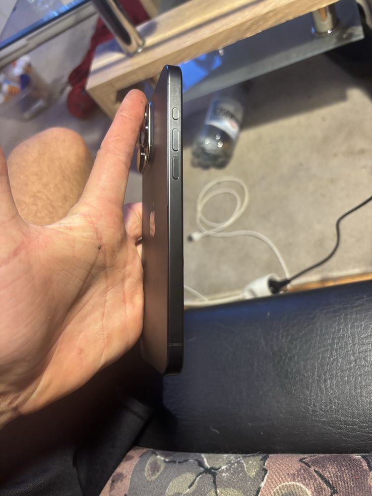 Iphone 15 pro max zablokowany na części w całości