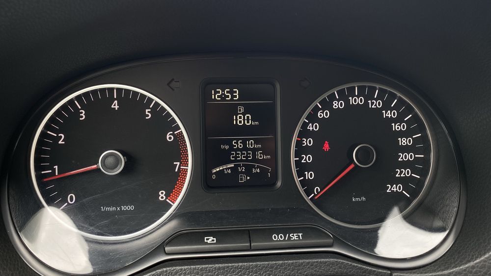 Samochod volkswagen polo 2010