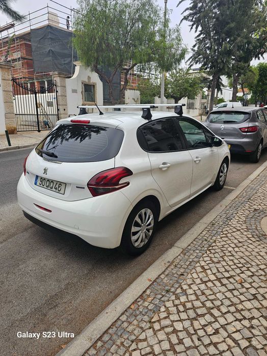 Peugeot 208 . 1600 com 95cv.2lug.