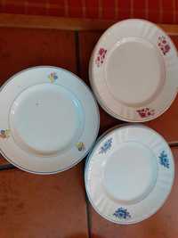 Pratos de porcelana