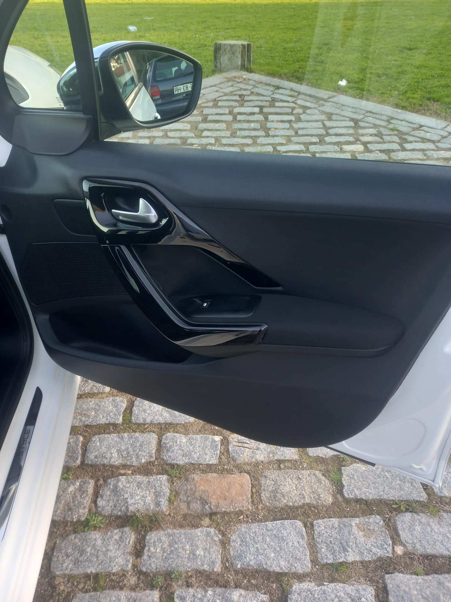 Peugeot 208 1.6 Hdi