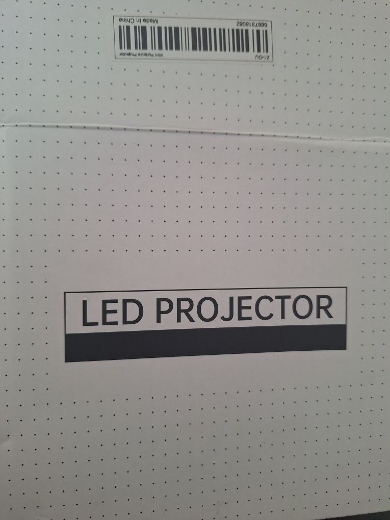 Projektor LED 1080P HD Przenośny zewnętrzny projektor filmowy z pilote