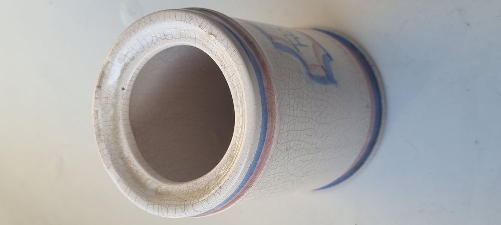 Três Potes de Farmácia Antiquíssimos