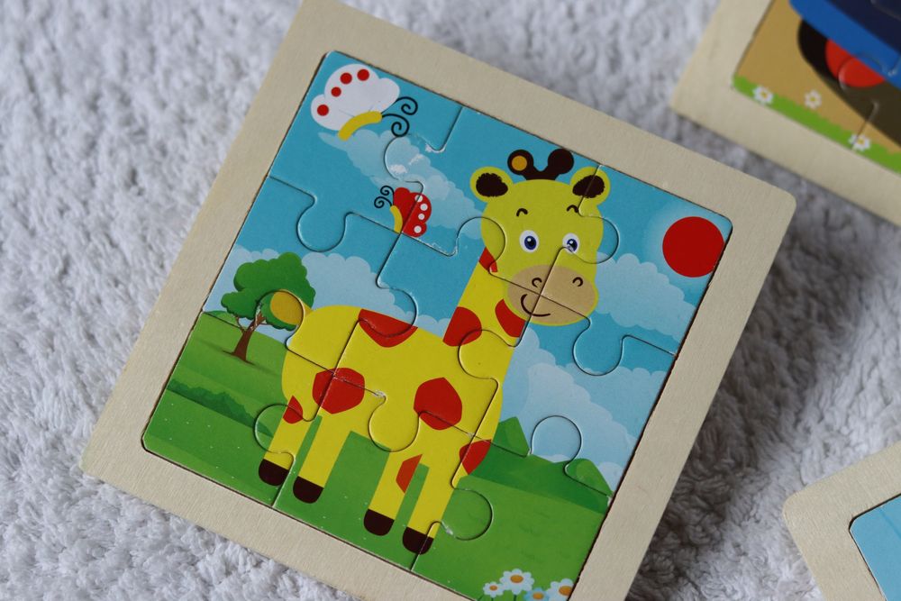 Пазл дерев'яний з 9 елементів.