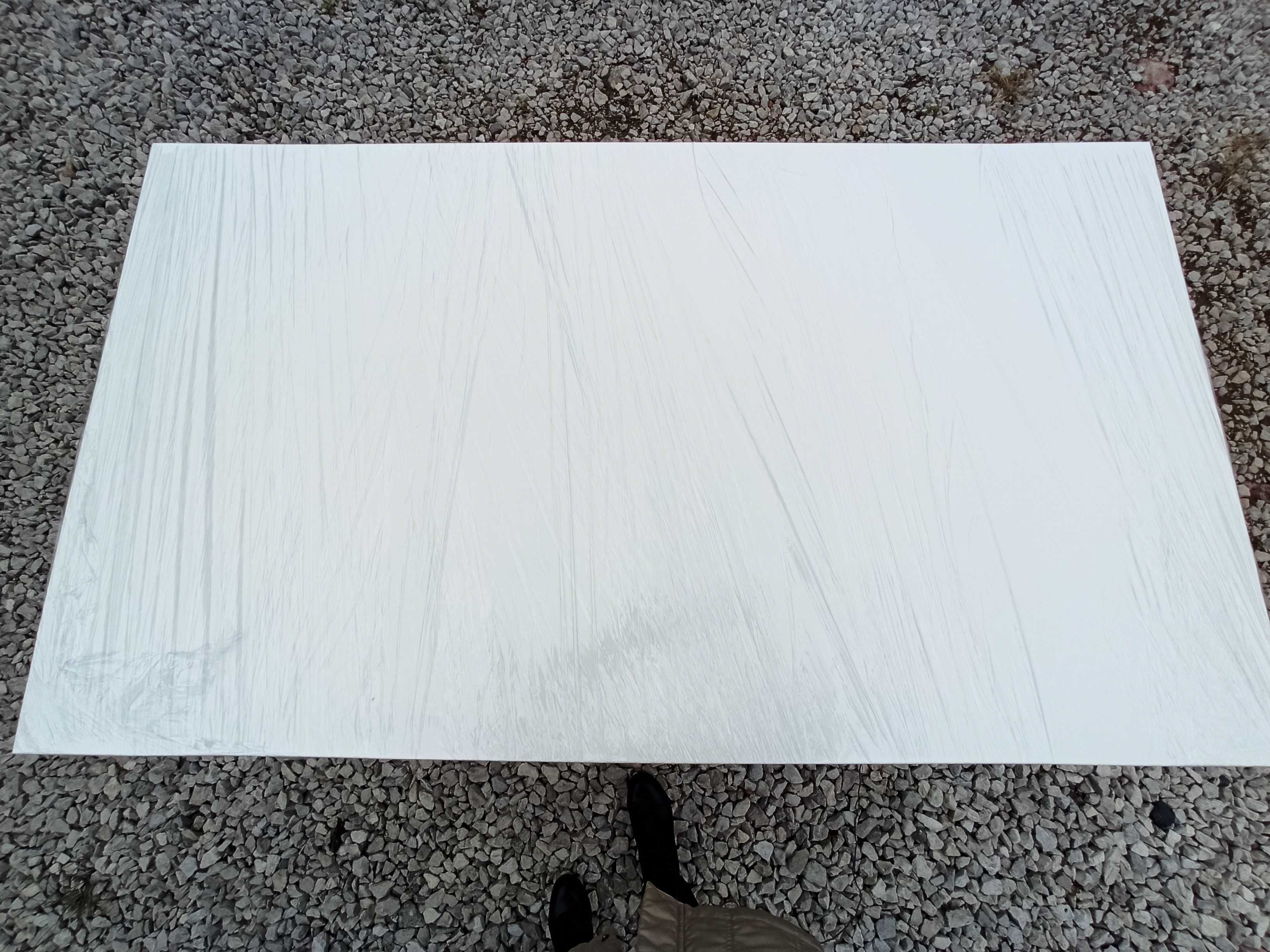 Biurko TROTTEN; blat biały, wymiary 140x80 cm