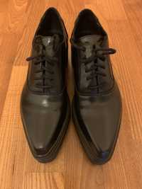 N. 36 - Sapatos Zara, pretos, estilo Oxford, com plataforma (6 cms)