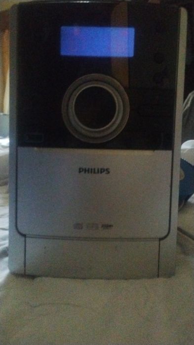 Leitor de: PEN/CD e rádio PHILIPS MCM166/12