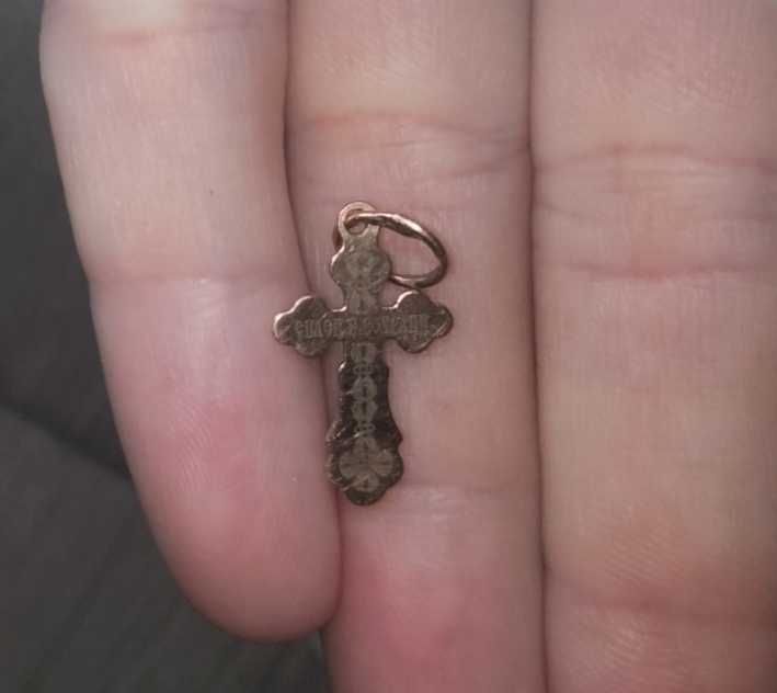 Золотий хрест з розп'яттям