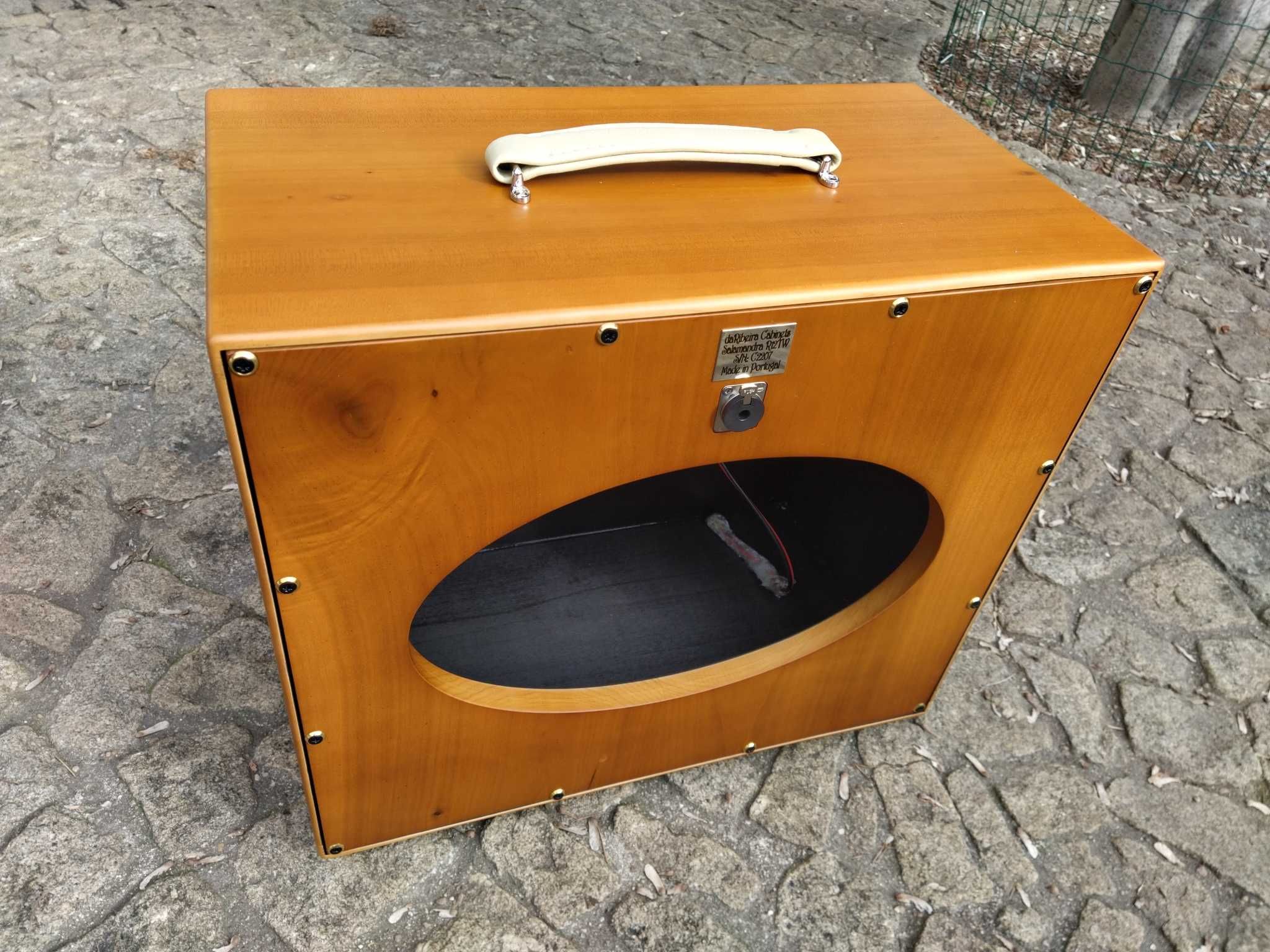 Coluna / cabinet de guitarra daRibeira 1x12 em madeira maciça NOVA