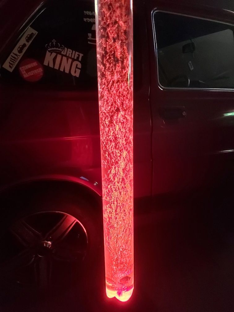 Lampa podłogowa kolumna rybki akwarium