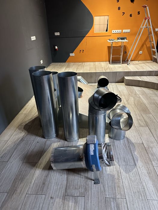 Продам вытяжку  винтиляцію для кафе в зборе