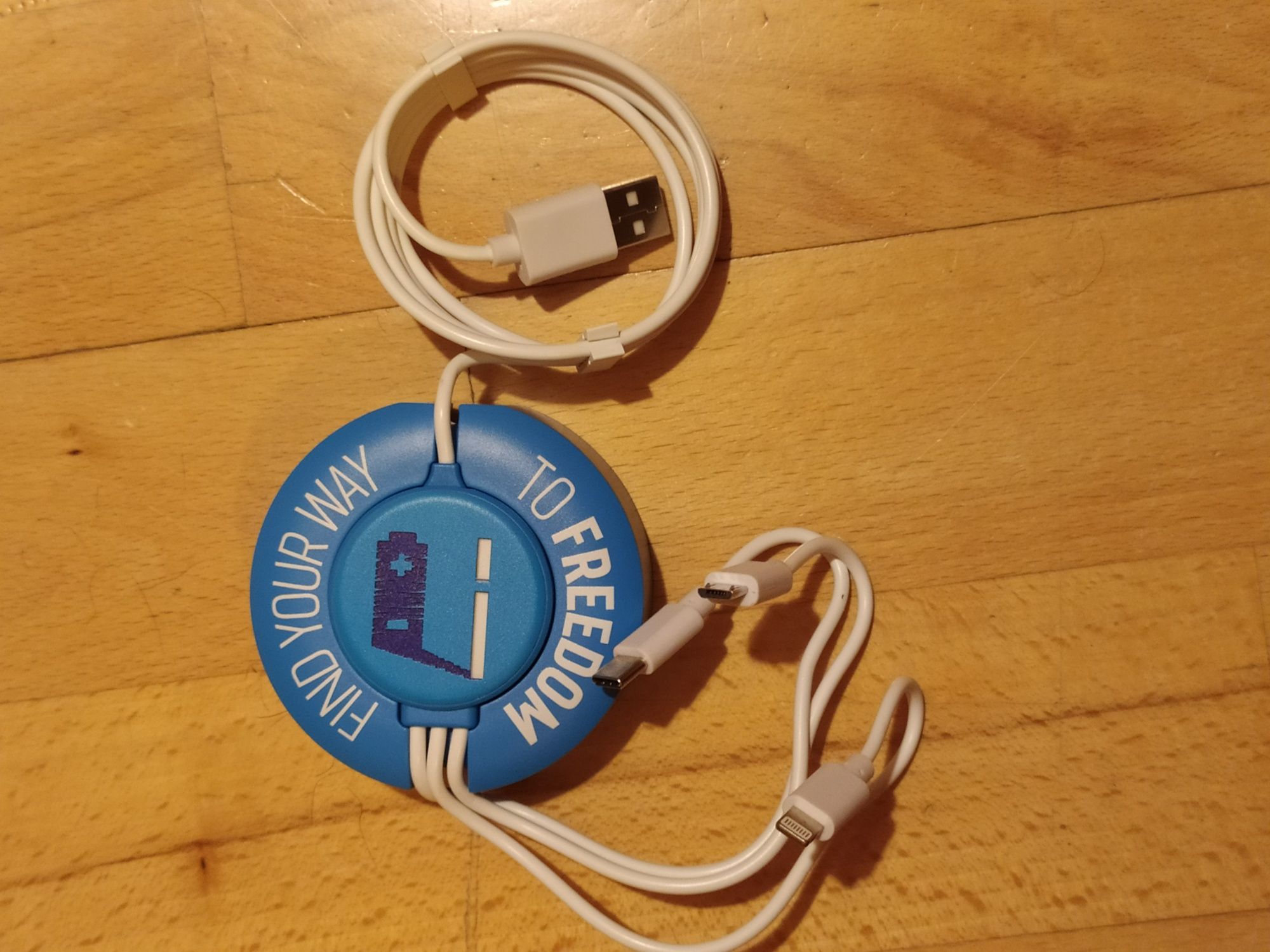 Kabel USB 3 w 1 do iPhonu ,smartfon i telefonu+ gratis