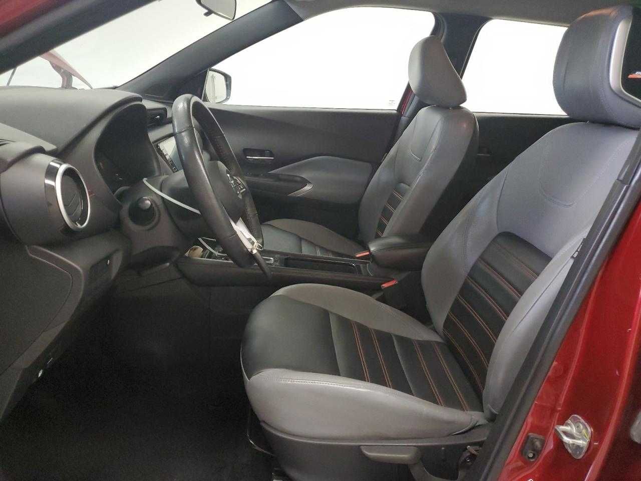 Автомобіль 2021 Nissan Kicks SR
