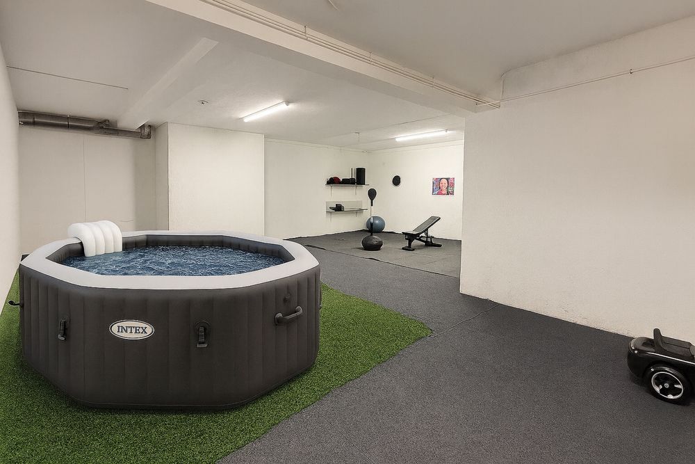 Espaço Comercial/Armazém com Garagem e Apoio Privado – Oportunidade!