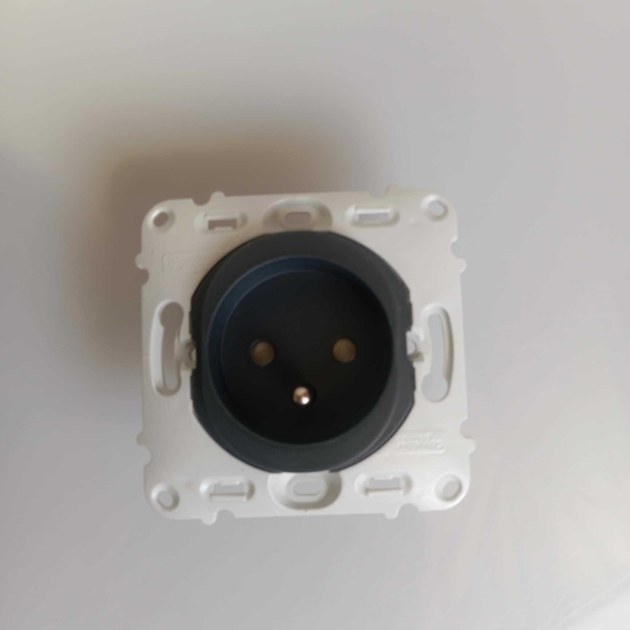 Schneider Electric S540059 gniazdko 2-biegunowe + uziemienie, antracyt