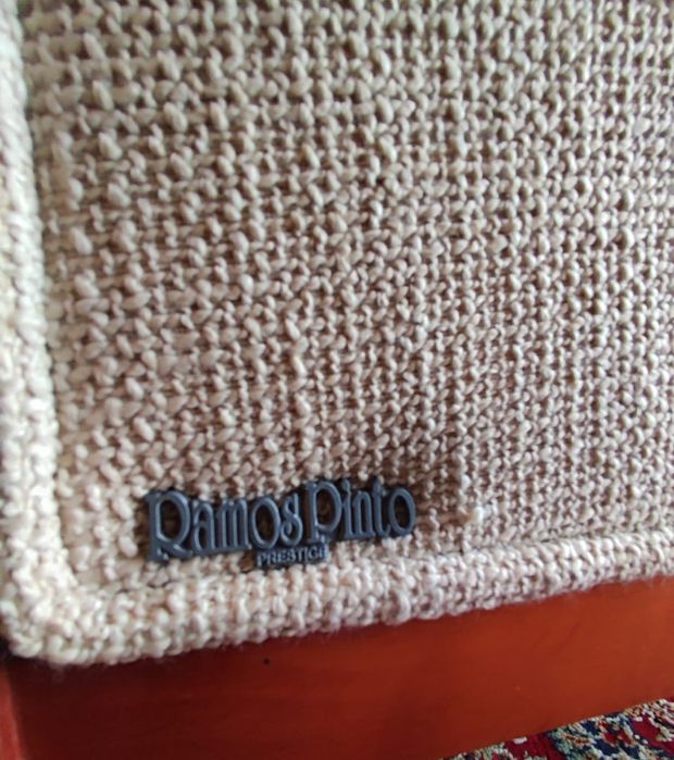 Vendo duas poltronas cor beje