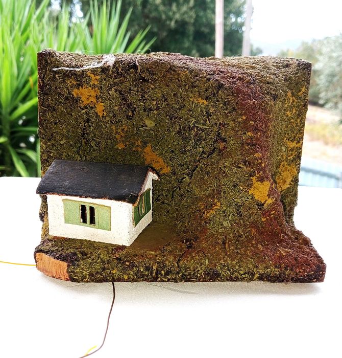 TÚNEL de comboios, antigo, com ILUMINAÇÃO