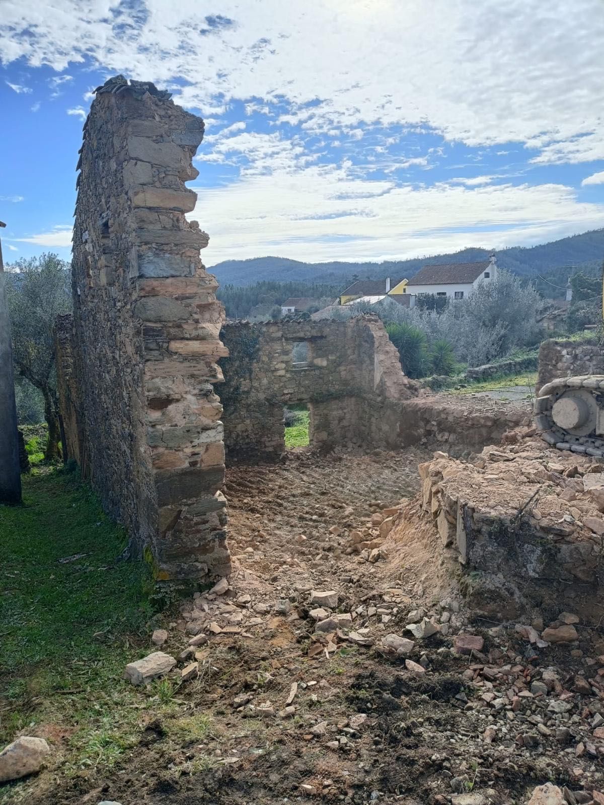 Terreno e ruína com projeto aprovado